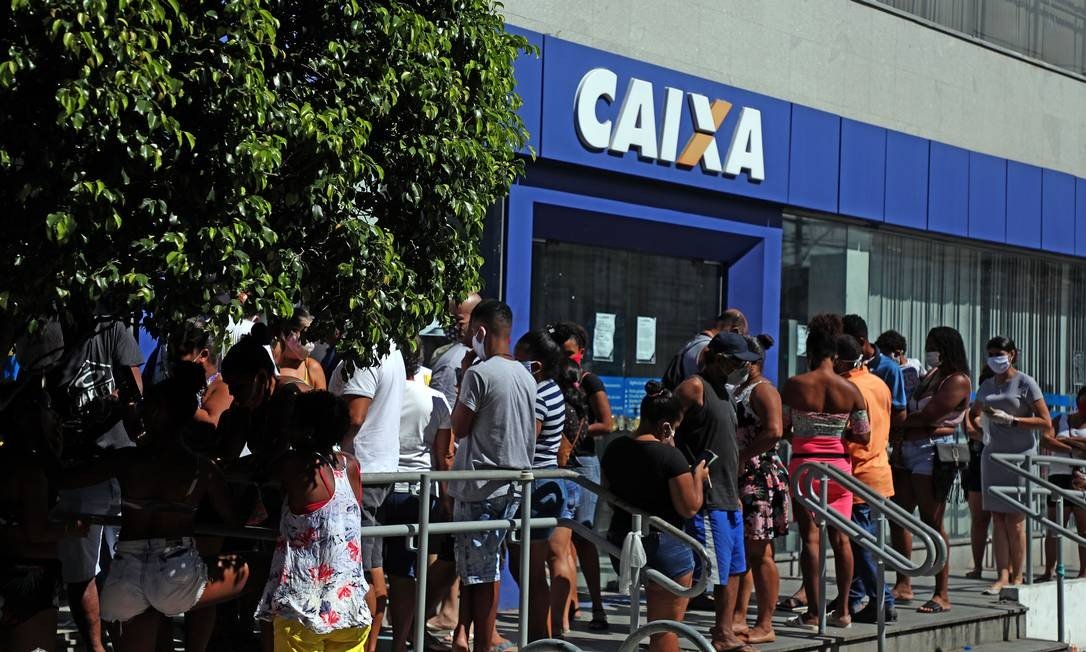 País deve usar cadastro do auxílio emergencial para políticas sociais, dizem especialistas