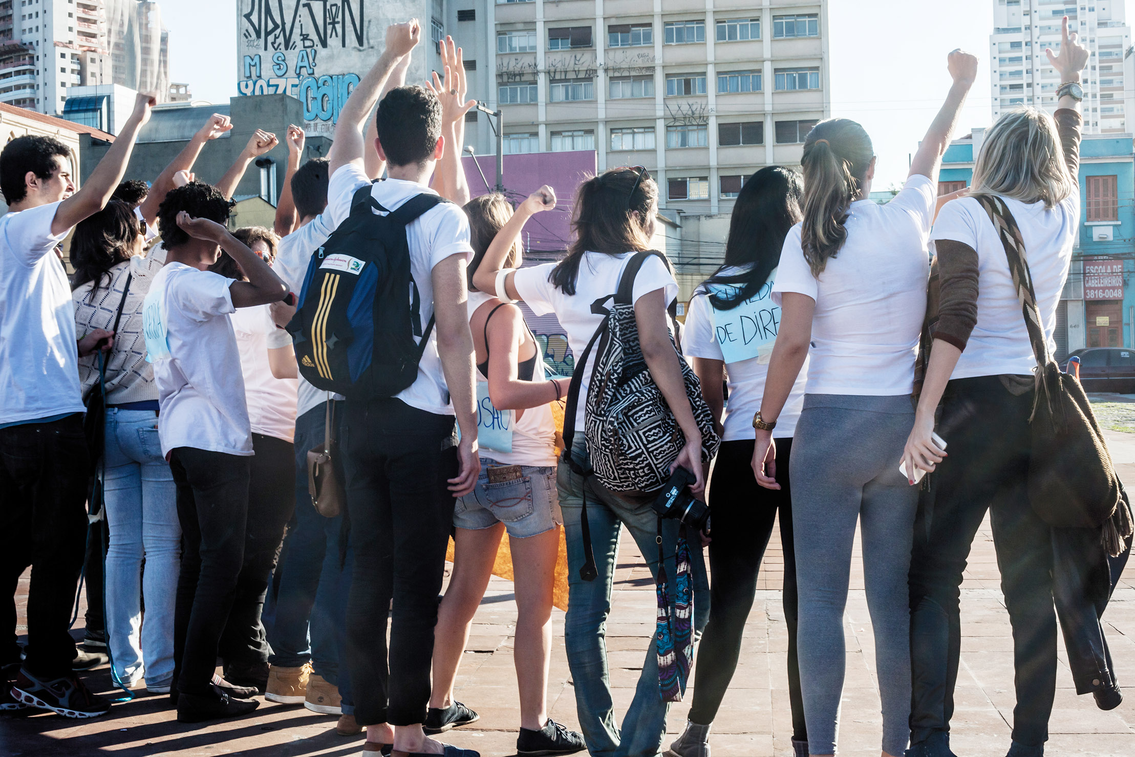 Escolas têm papel importante na educação para a democracia